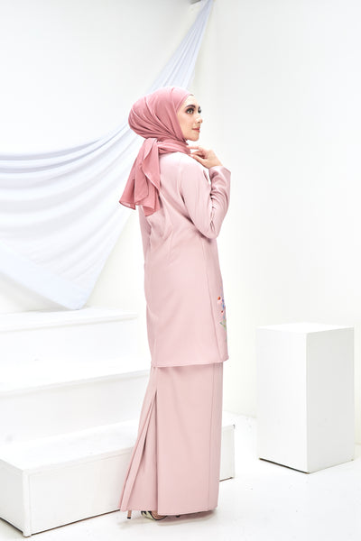 Azaleya Quroong - Pink Carnation