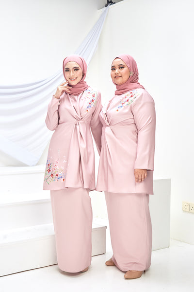 Azaleya Quroong - Pink Carnation
